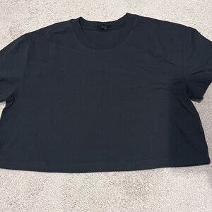 NUUDS BLACKK CROPPED T